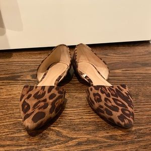 Pointed toe leopard flat